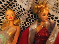 BARBIES RED SILVER C